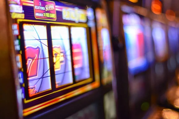 qqstar88 platform interface showing live-dealer tables and sportsbook markets